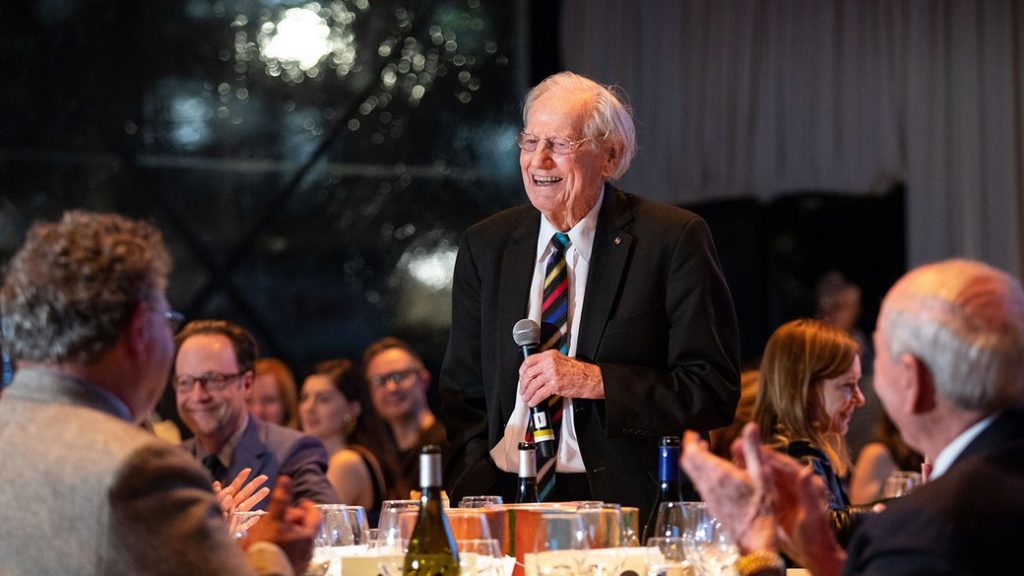 Guest of honor artist Wayne Thiebaud giving impromptu remarks at CCA's gala on March 25, 2019.